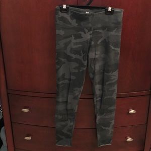 Aritzia TNA Cotton Camo Legging